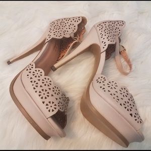 Nude/light pink high heels